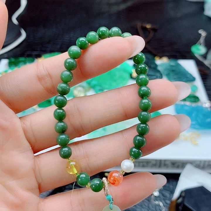 和田玉未镶嵌吊坠(赠链)