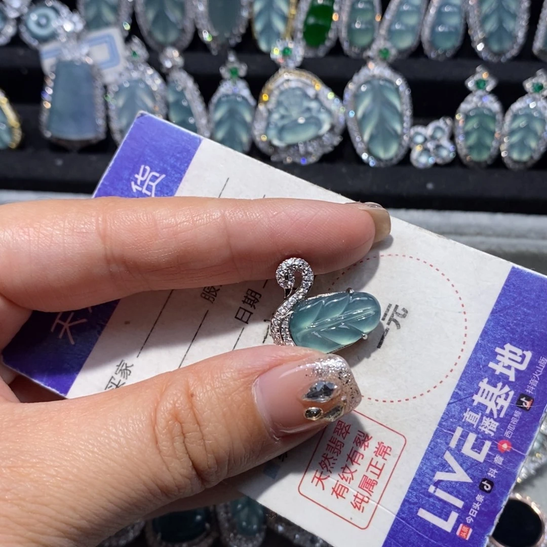 翡翠颈饰未镶嵌缅****o翡翠