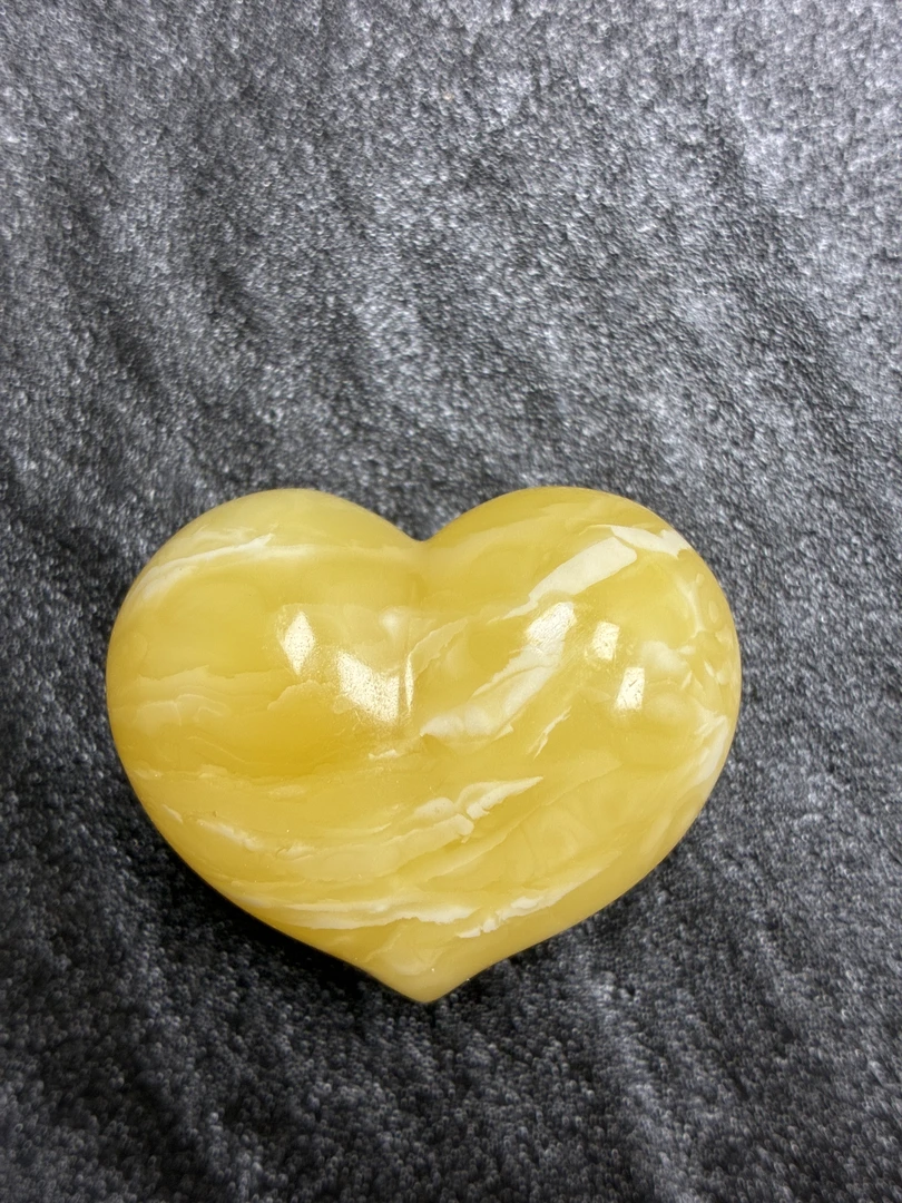 蜜蜡屁桃爱心天然原矿焦皮料瓷白妖花爱心