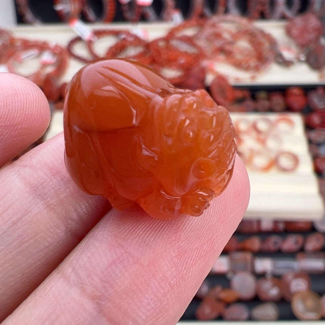 南红玛瑙未镶嵌颈饰貔貅