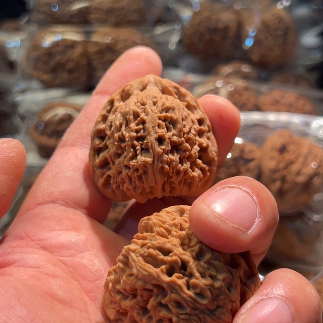 文玩核桃把件曙**光南疆40