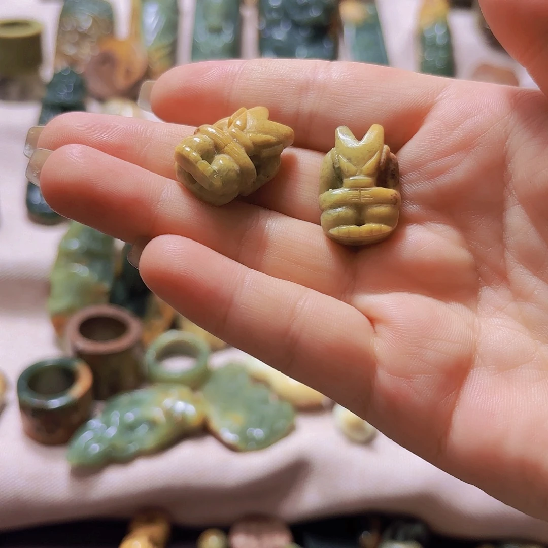 悠***～岫岩河磨玉（透闪石质玉）未镶嵌挂件