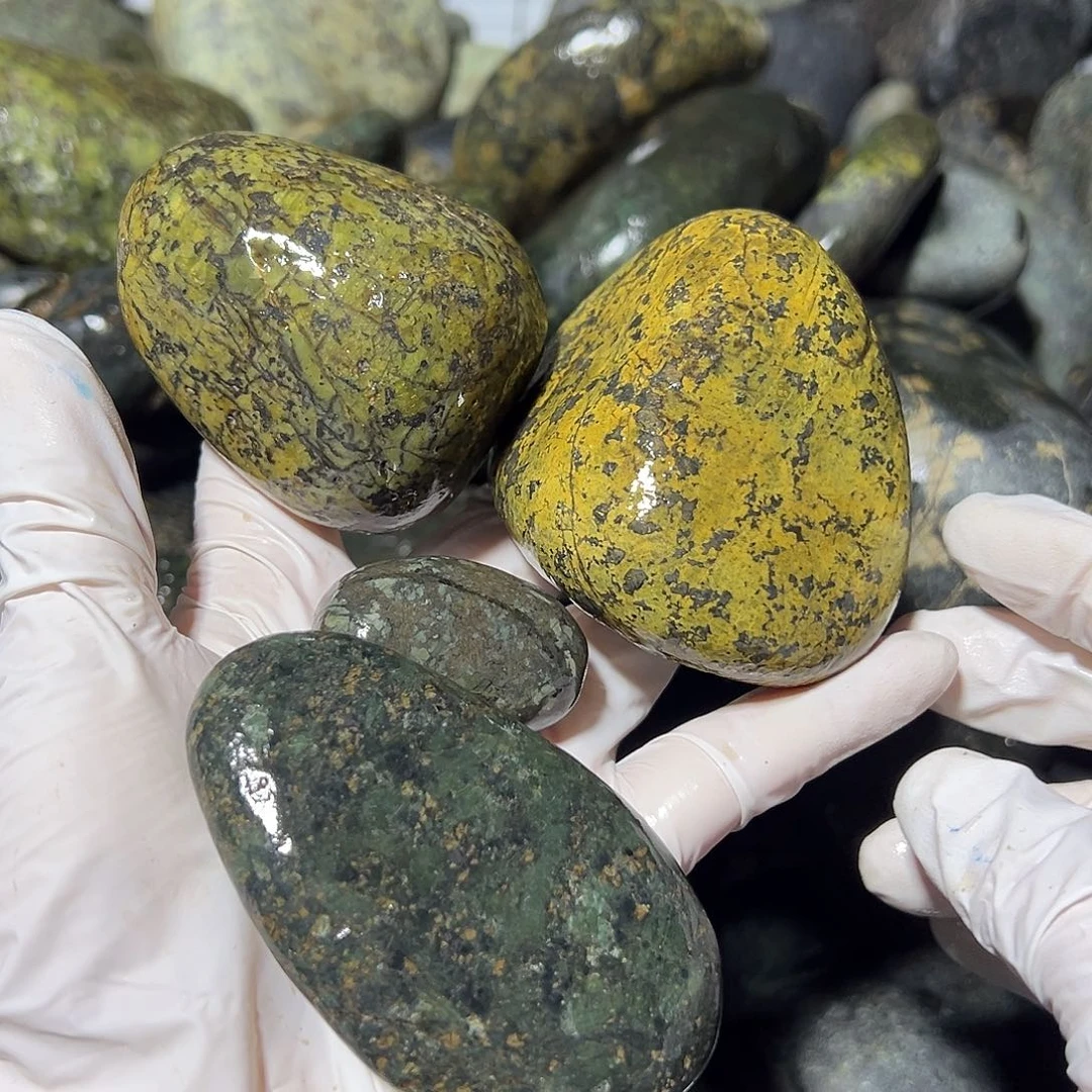 未镶嵌蛇纹石玉西藏藏玉药王石君*