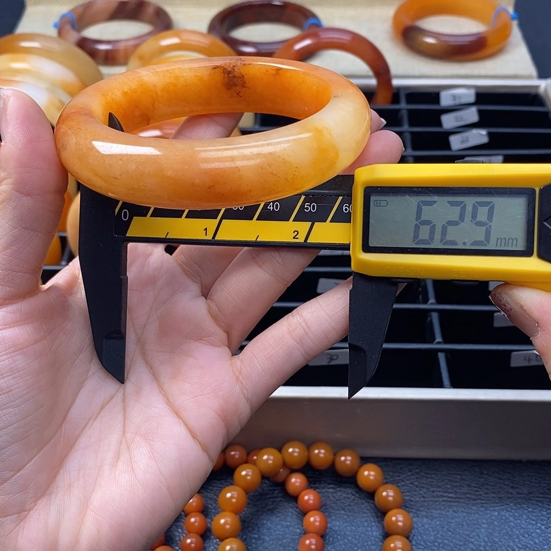 未镶嵌石英质玉（黄龙玉）手镯22号