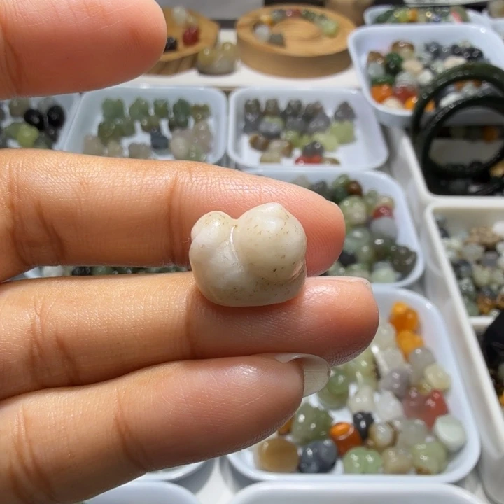 和田玉未镶嵌珠宝奇石