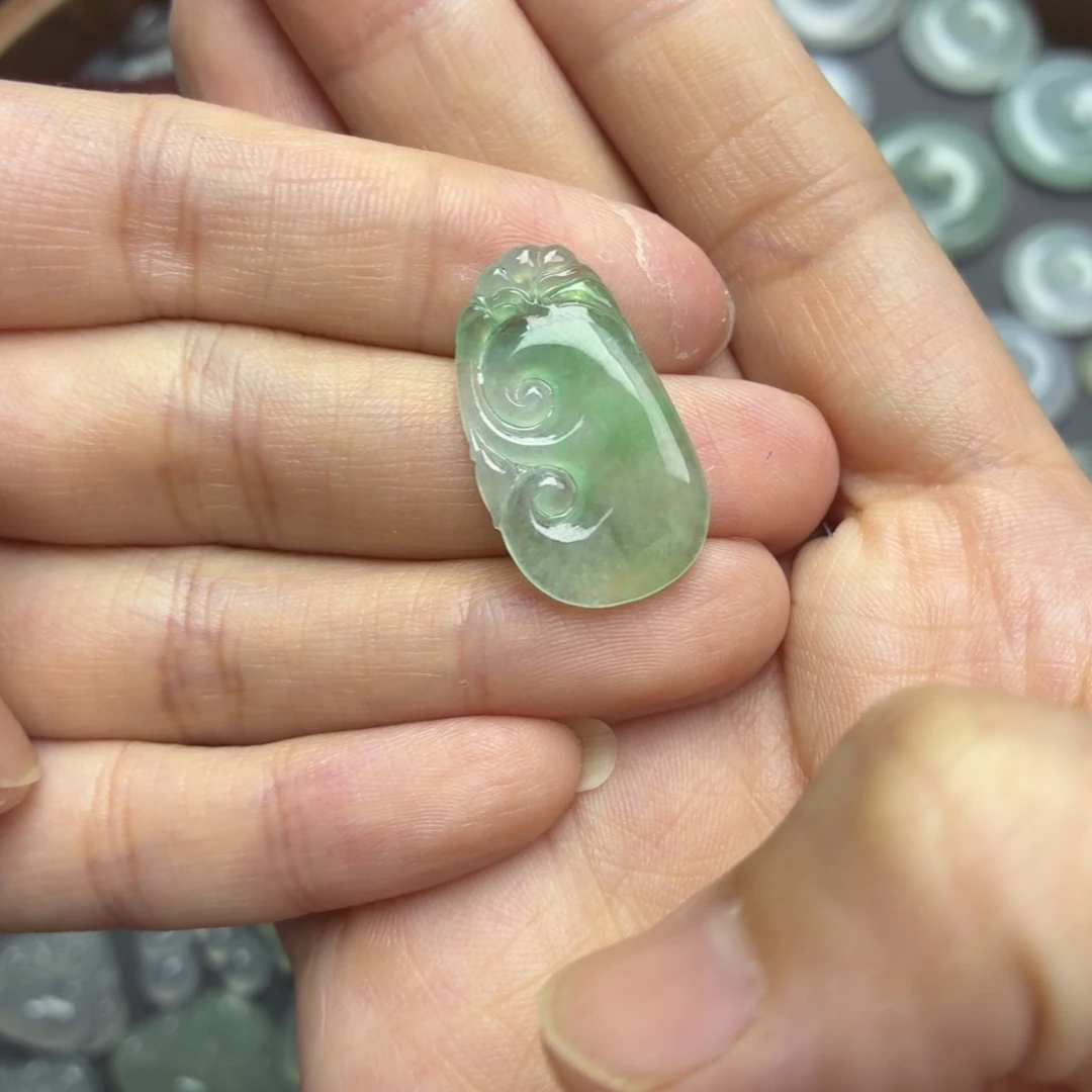 翡翠未镶嵌颈饰绿如意