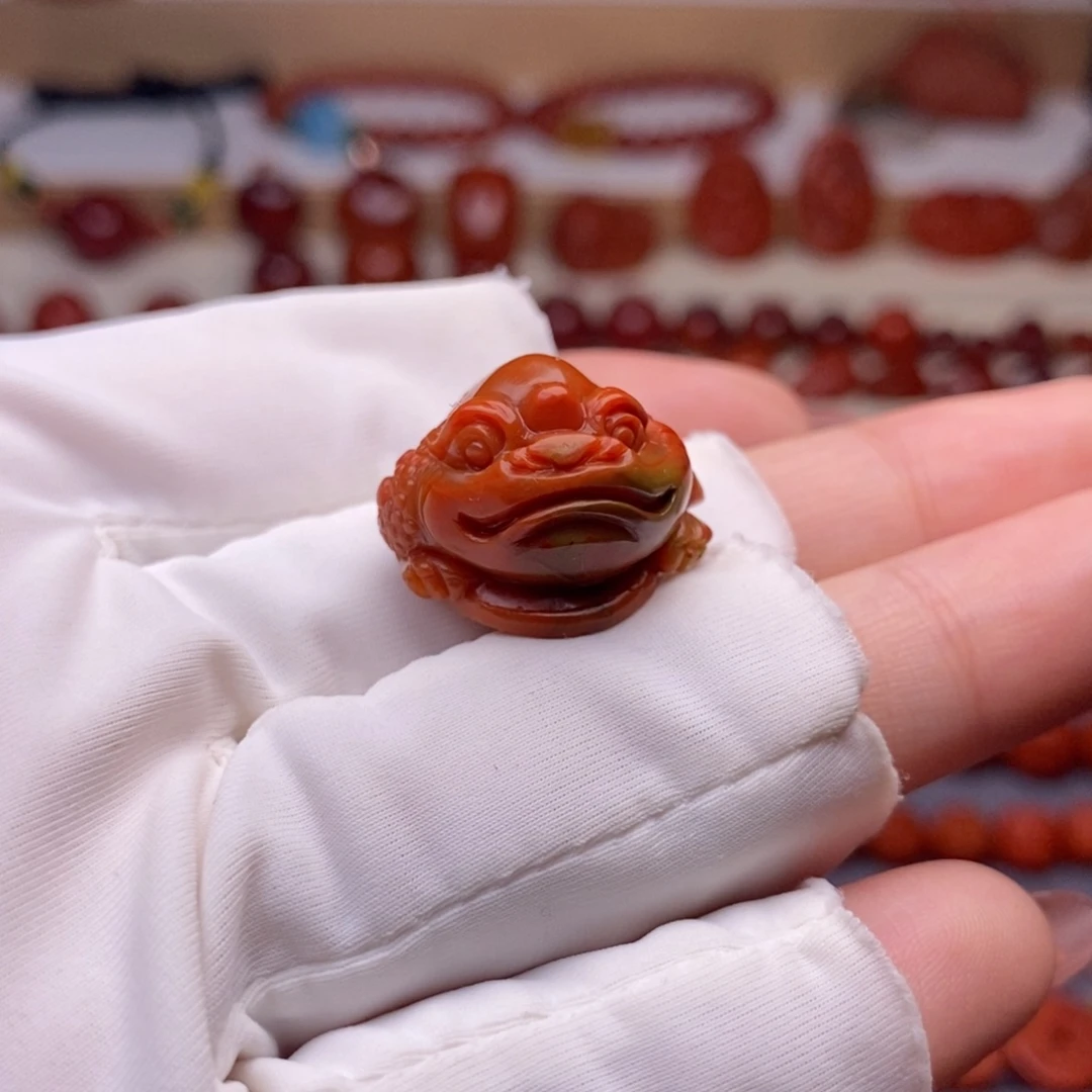 南红玛瑙未镶嵌配饰包浆金蟾微瑕