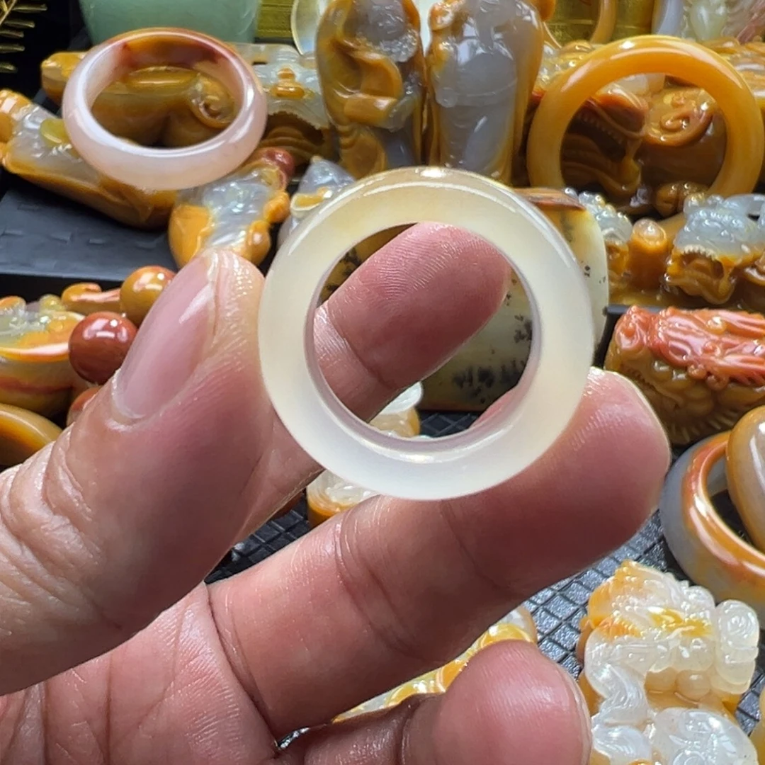 石英质玉未镶嵌颈饰