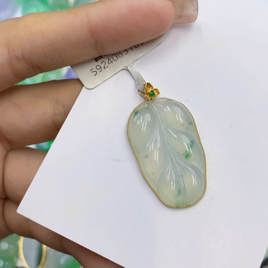 翡翠18K金镶嵌颈饰翡翠