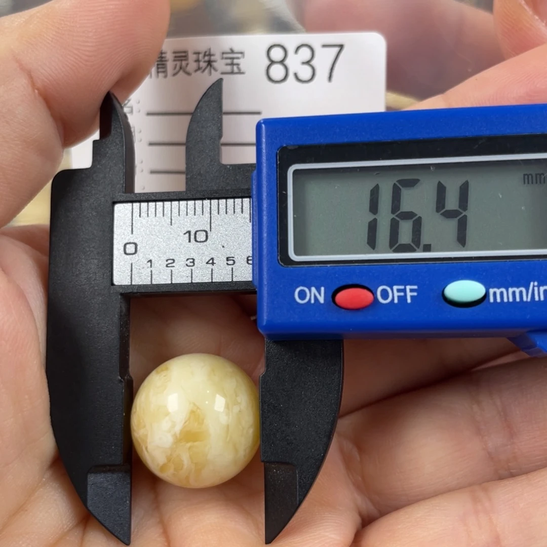 未镶嵌琥珀珠宝奇石