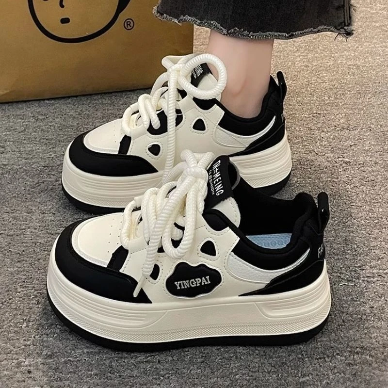 高颜值小众增高厚底熊猫小白鞋2025秋季新款休闲百搭圆头面包板鞋
