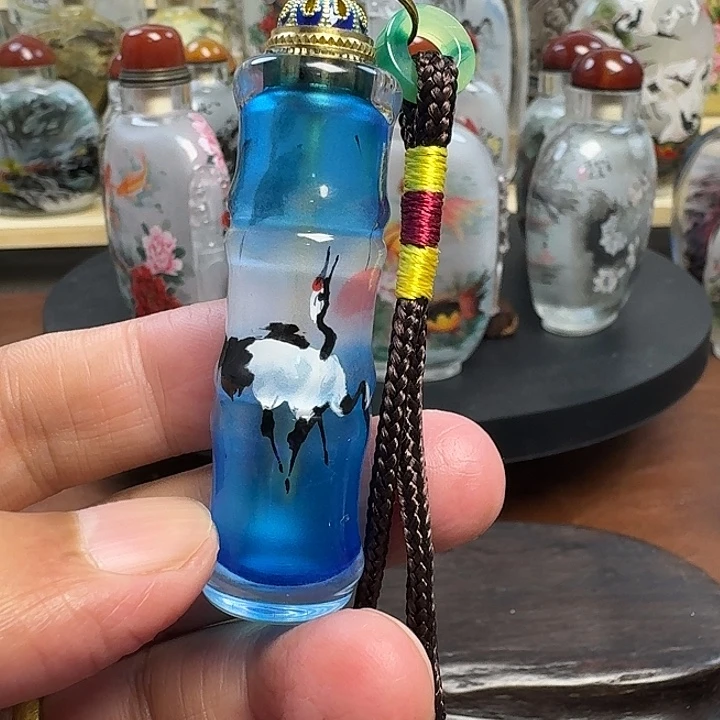 鼻烟壶内画手工绘制工艺