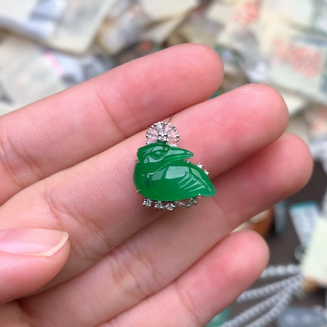 翡翠18K金镶嵌挂件一