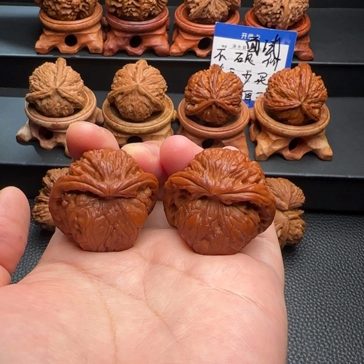 文玩核桃把件白狮子蛇