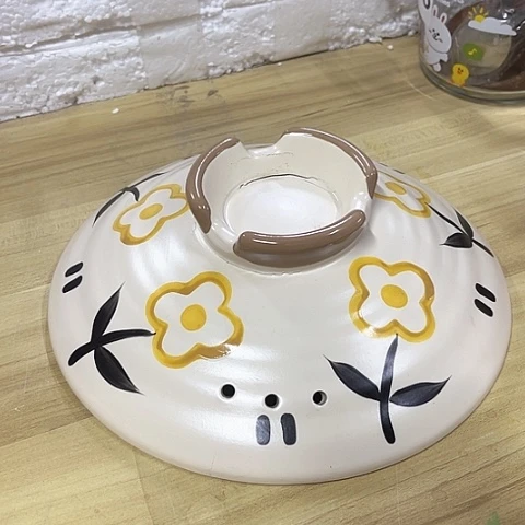 微瑕，不能明火，口径23厘米，有裂花盖