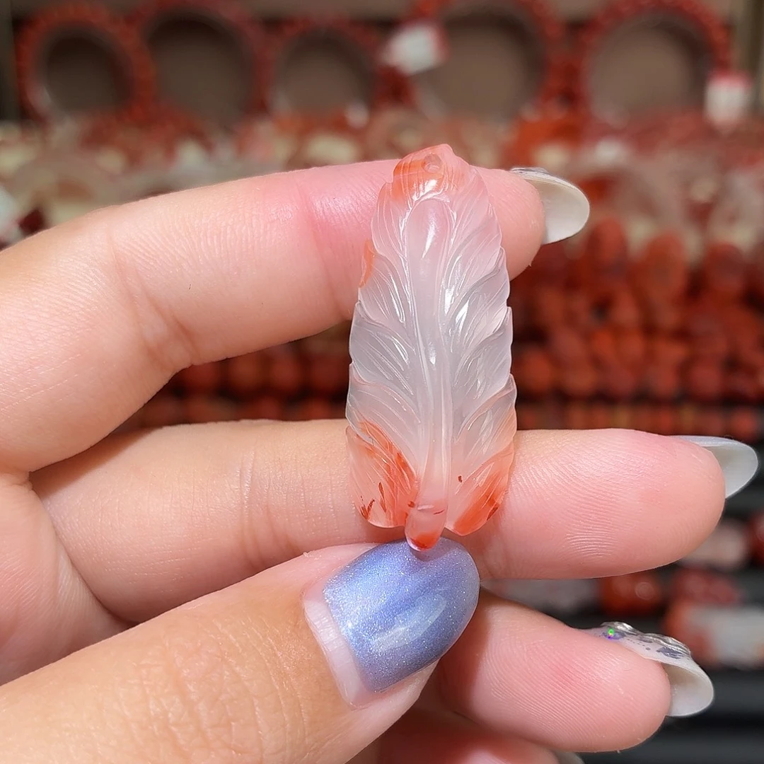 南红玛瑙未镶嵌颈饰羽毛吊坠