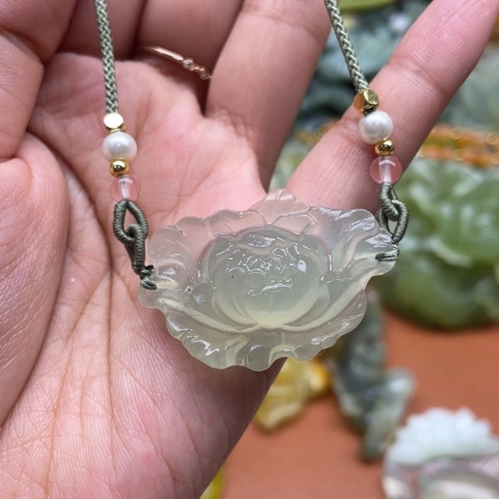 蛇纹石玉未镶嵌颈饰