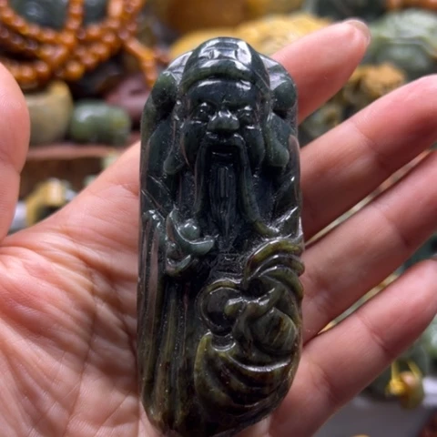 未镶嵌岫岩河磨玉（透闪石质玉）把件