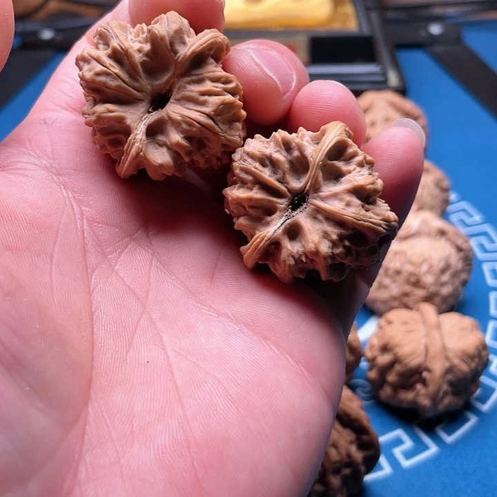 文玩核桃吊坠亚***德马蹄