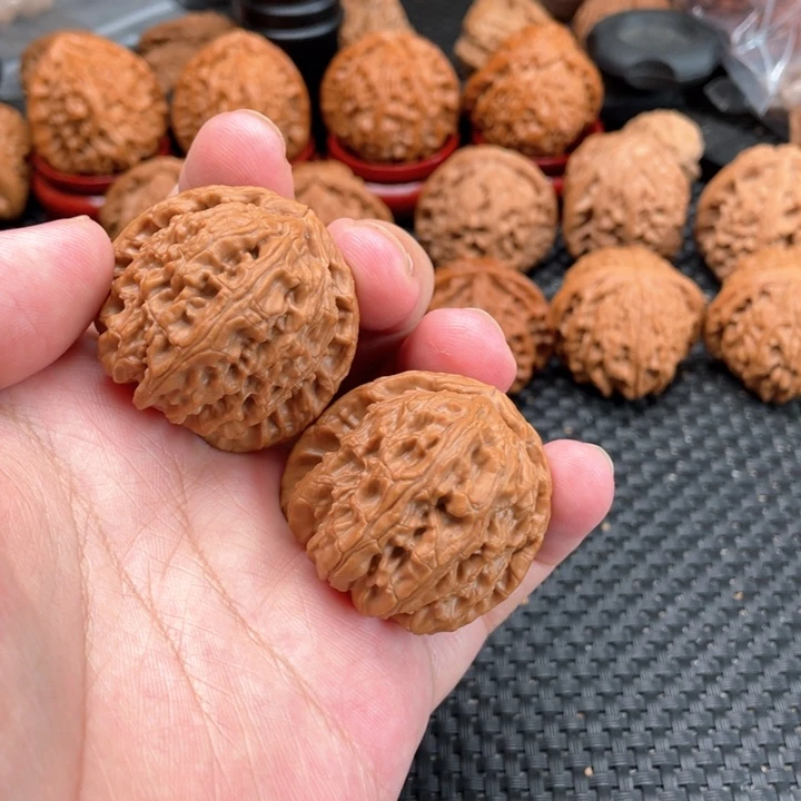 文玩核桃把件三角白