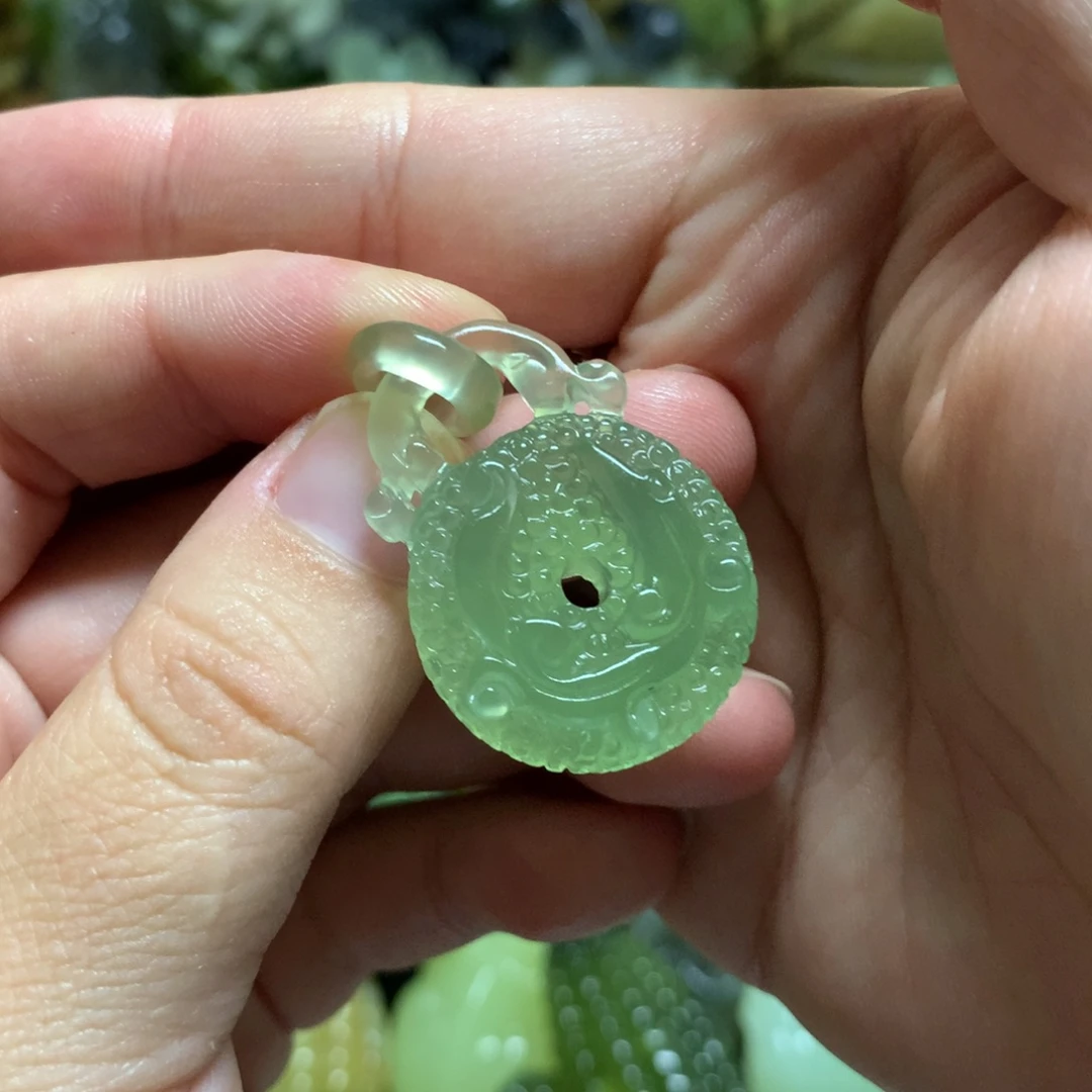 未镶嵌岫玉手把吊坠