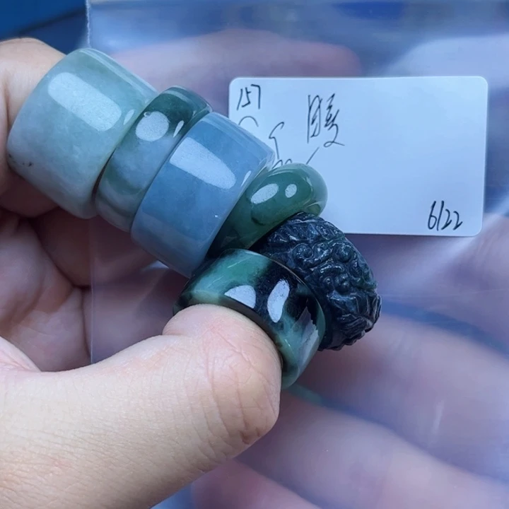 暖****翡翠戒指未镶嵌翡翠