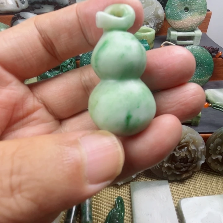 独山玉未镶嵌珠宝半成品