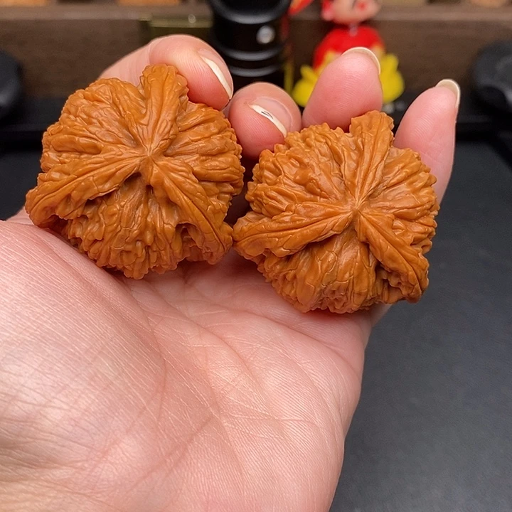 奥****文玩核桃把件白奔