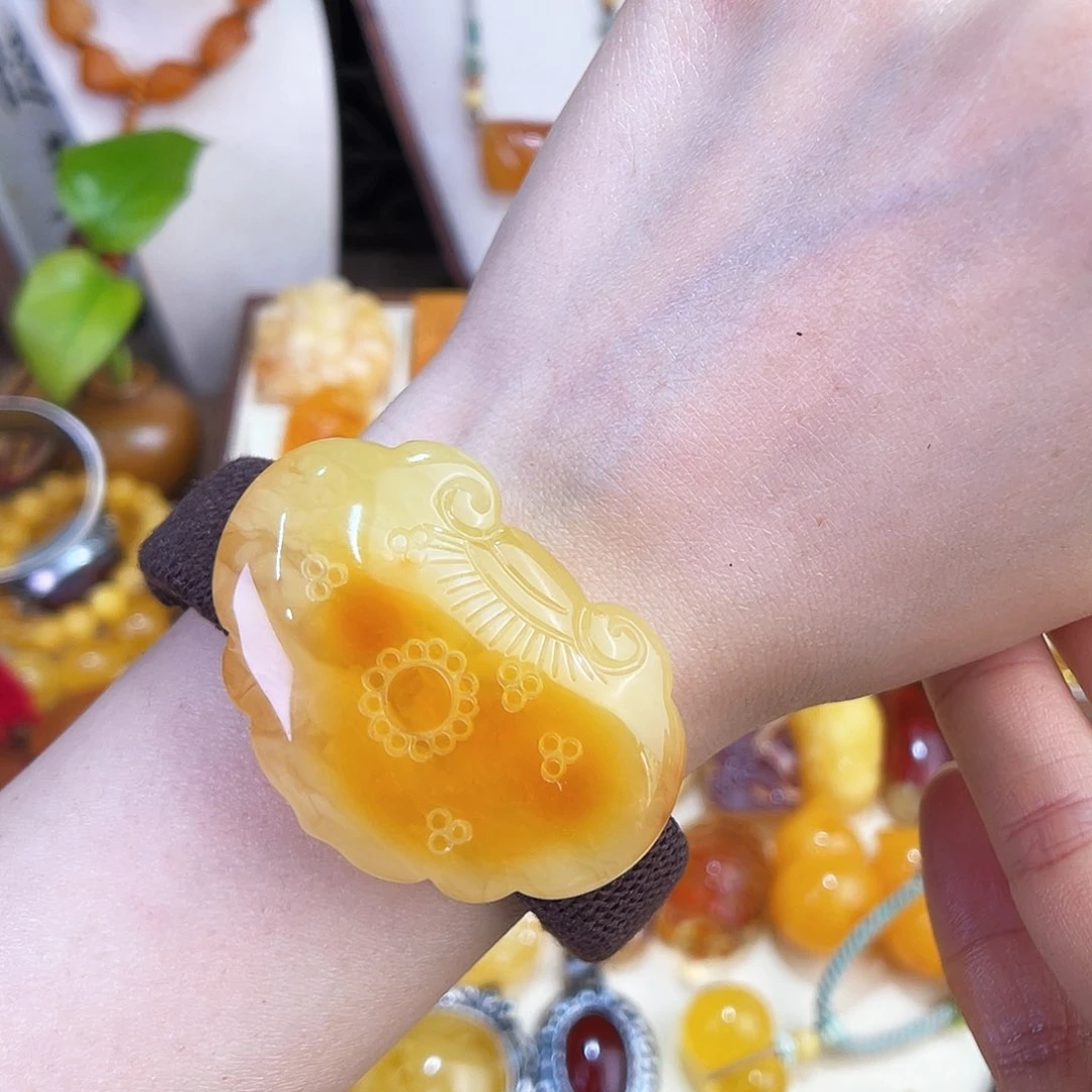 未镶嵌琥珀珠宝奇石