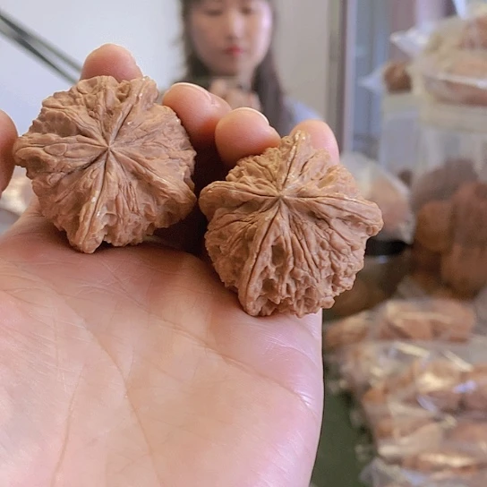 【闪购商品】把件文玩核桃40雨花石四棱身有黄