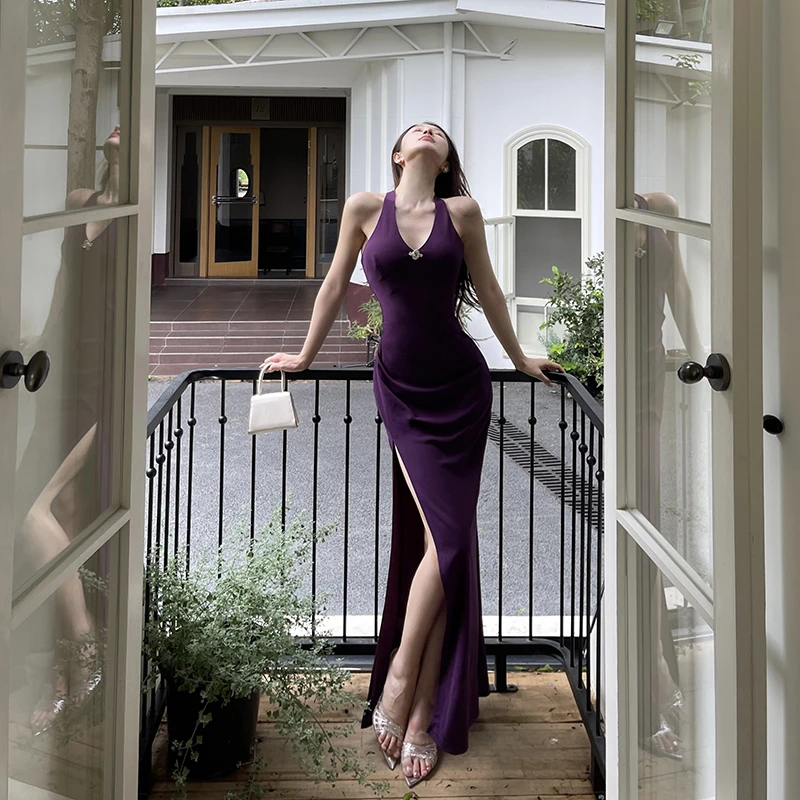 设计感性感露背链条紫色挂脖连衣裙2025夏季新款气质显身材包臀裙
