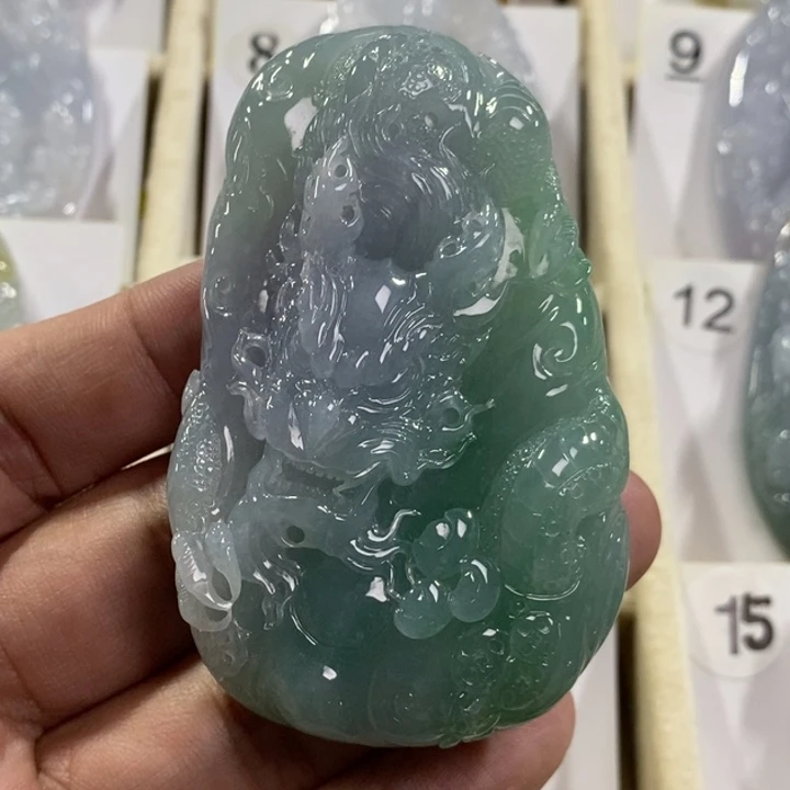 颈饰未镶嵌翡翠觉*龙