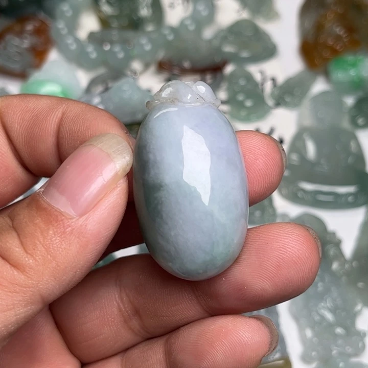 翡翠未镶嵌颈饰福瓜