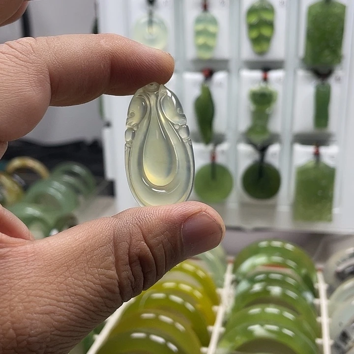 蛇纹石玉合金颈饰