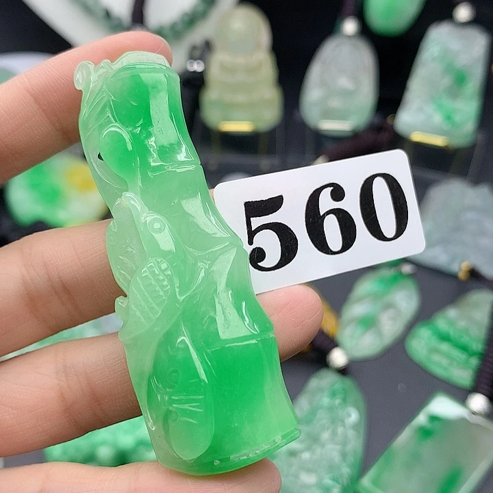 翡翠未镶嵌吊坠(赠链)