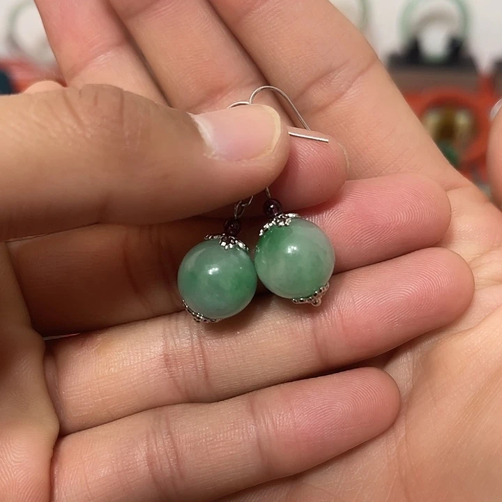 翡翠未镶嵌挂件青花瓷器等传统工艺的