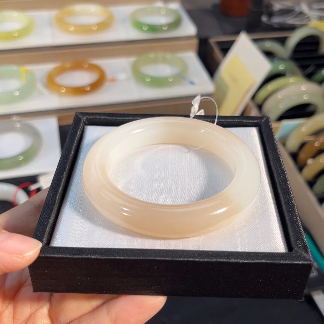 和田玉未镶嵌手镯  「粉白」