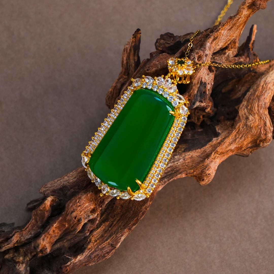 Y-720 绿玉髓围镶无事牌