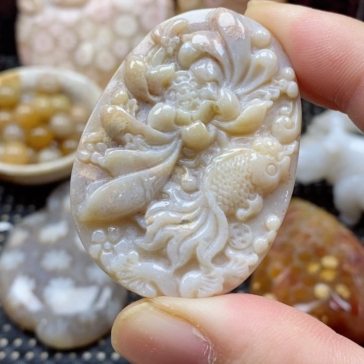 硅化珊瑚（珊瑚玉）颈饰未镶嵌