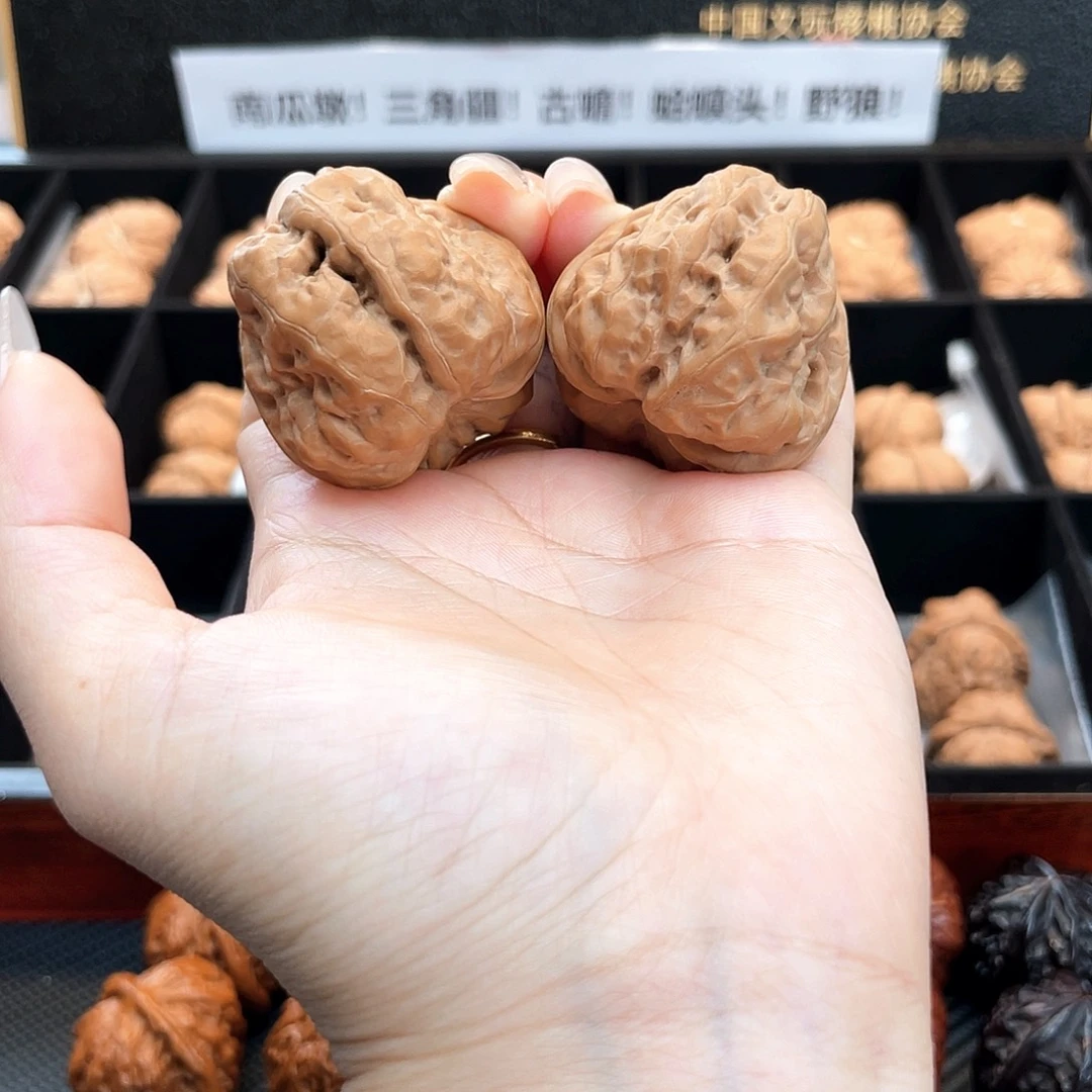 把件文玩核桃37延庆蛤蟆头三角桩型深双开背3704