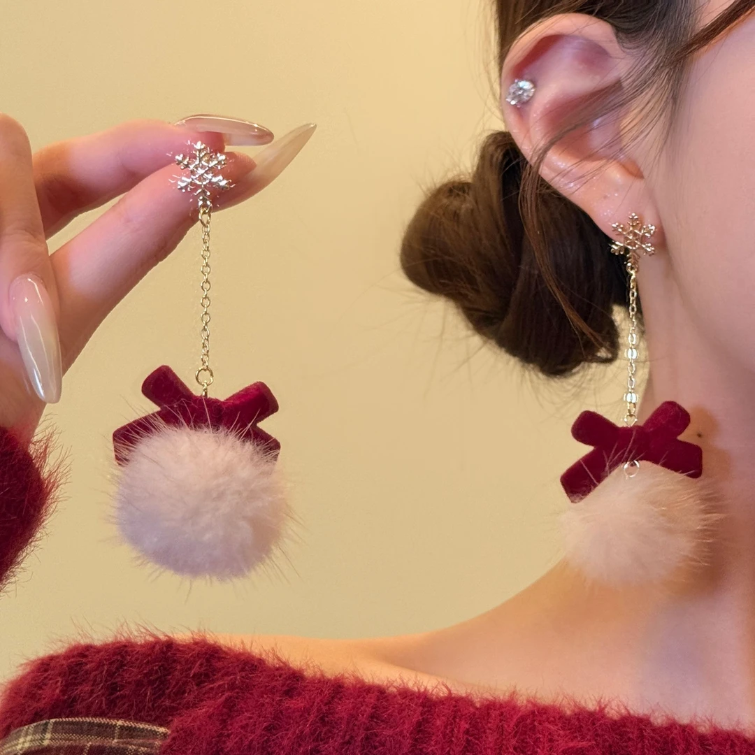 铜合金绒毛耳饰 绒绒派对 红色丝绒蝴蝶结毛球耳环女圣诞氛围耳饰