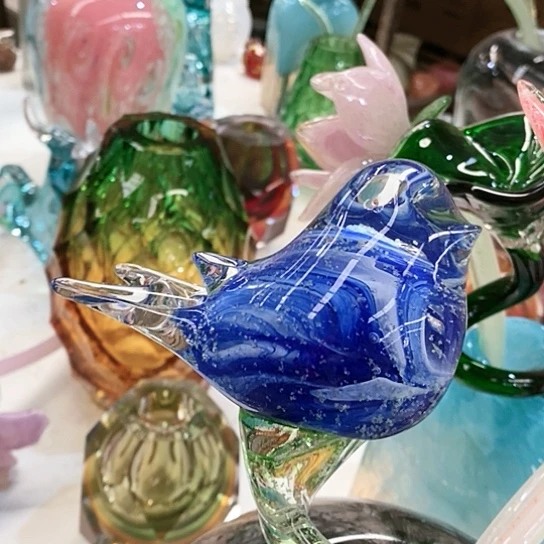 琉璃花瓶高45厘米宽9厘米