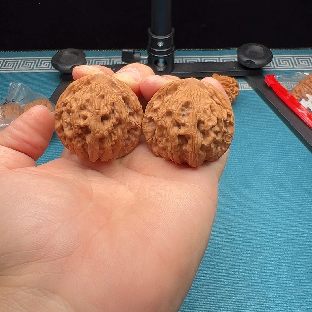 文玩核桃吊坠师虎兽