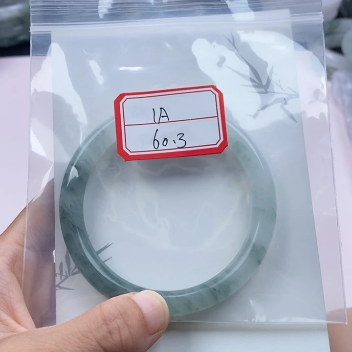未镶嵌手镯石英质玉（非洲翠）