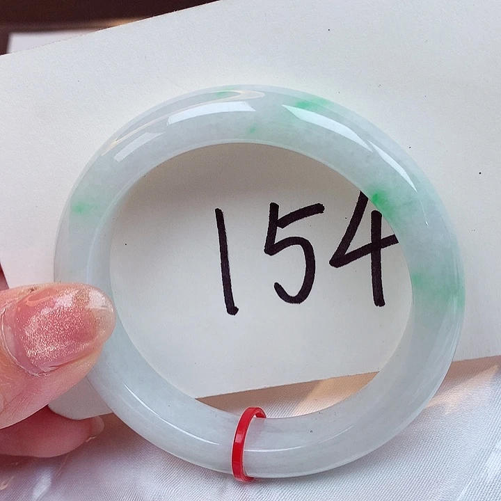 翡翠手镯未镶嵌翡翠