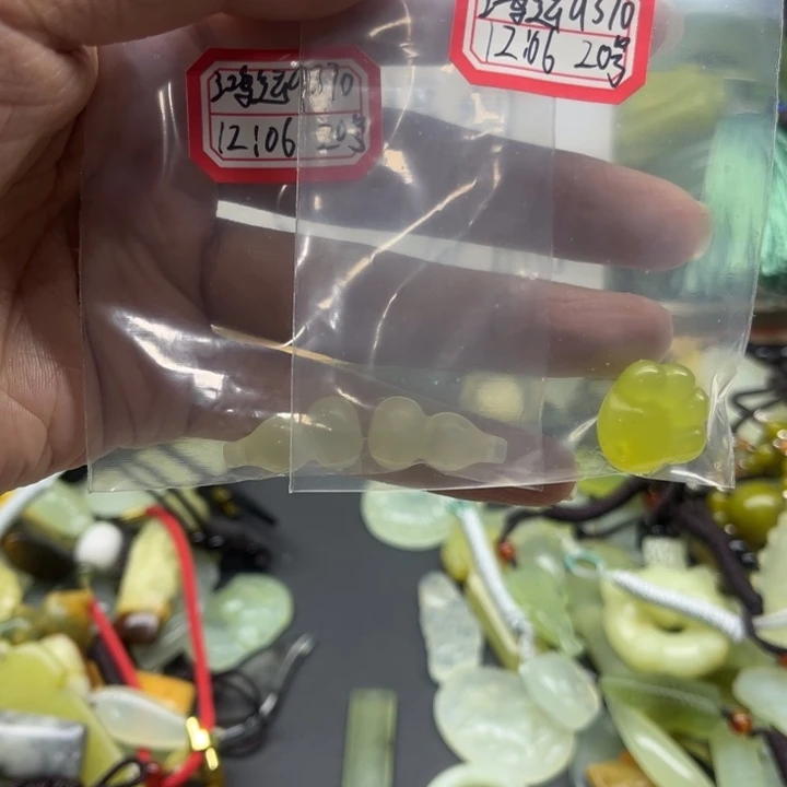 鸿***0未镶嵌蛇纹石玉手镯