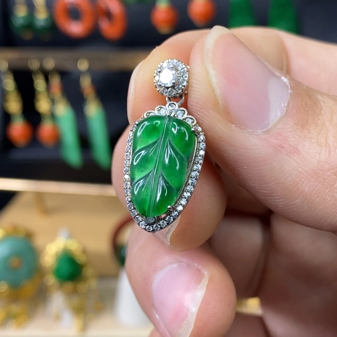 颈饰未镶嵌翡翠吊坠