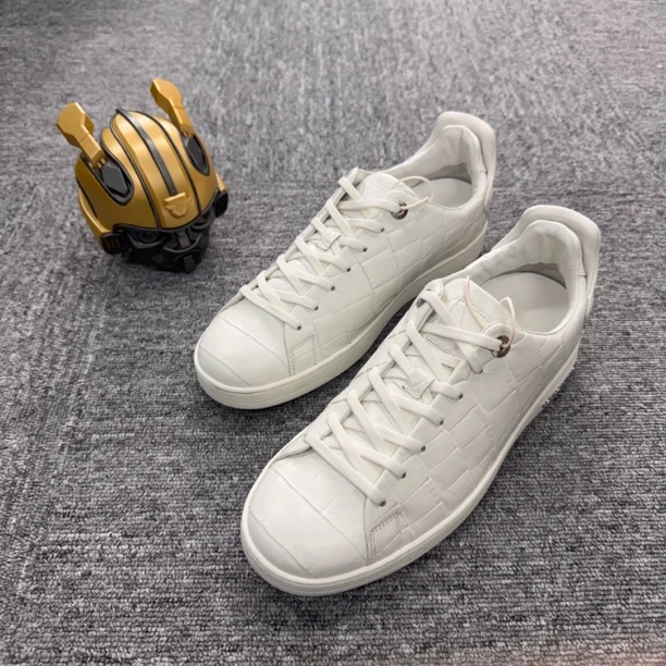 95新 LouisVuitton/路易威登 /40码/白色鳄鱼皮板鞋/GM000516