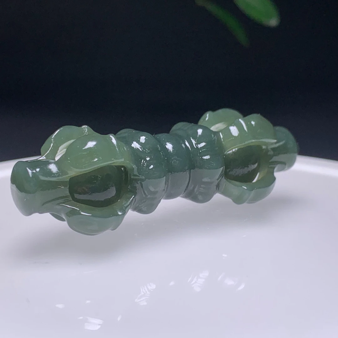 D095珠宝玉石精选和田玉吊坠