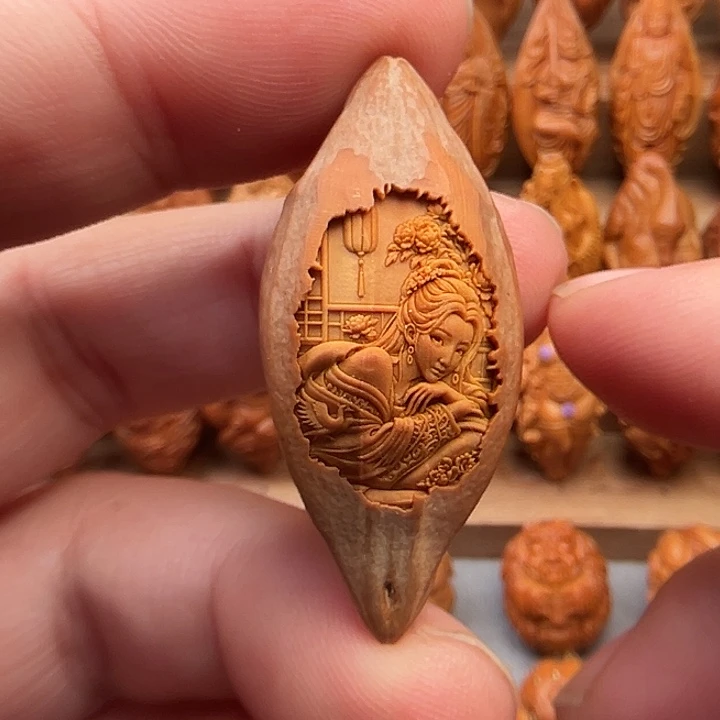 橄榄核吊坠20美女